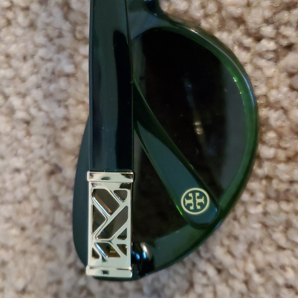 TORY BURCH Sunglasses, case & goldtone round hoop earrings set - Picture 12 of 14